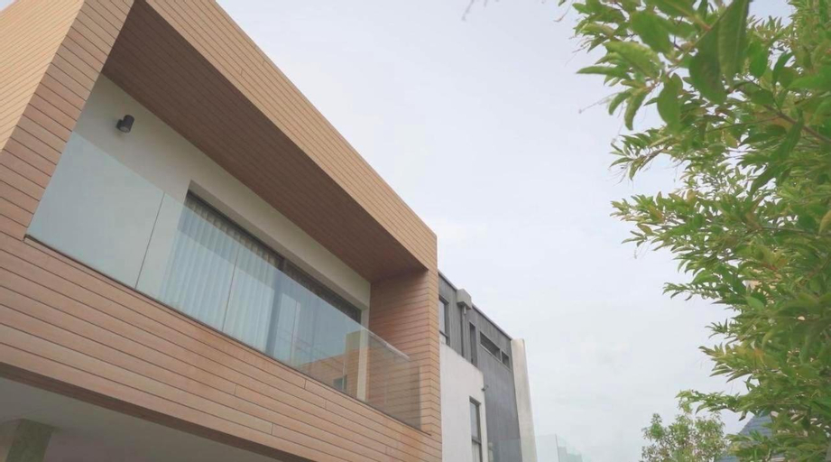 Exterior 9