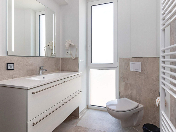 Bathroom 3, Exklusive Ostseevilla in Erster Reihe, Plön