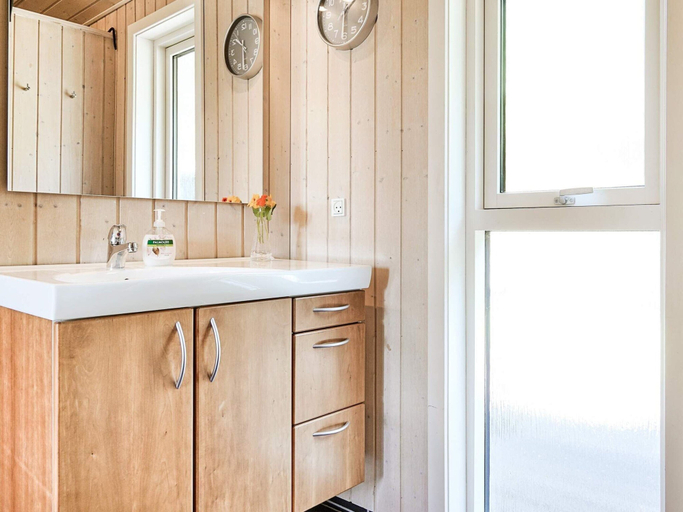 Bathroom 4, 4 Star Holiday Home in Nexo, Bornholm