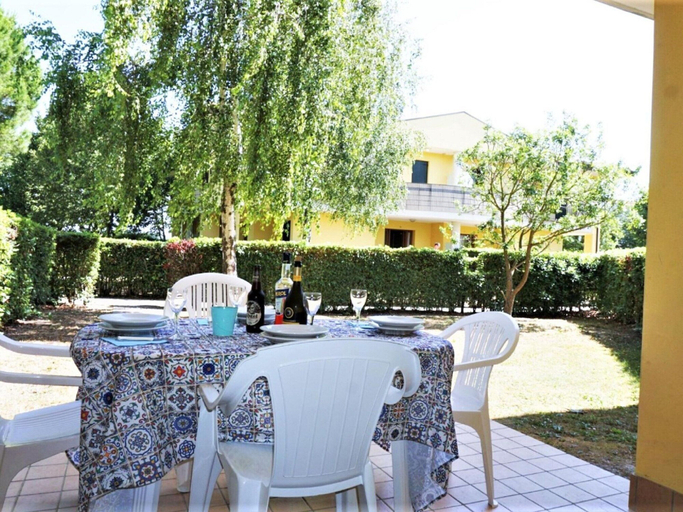 Balcony 3, Pleasant One-bedroom Villa With Pool, Venezia