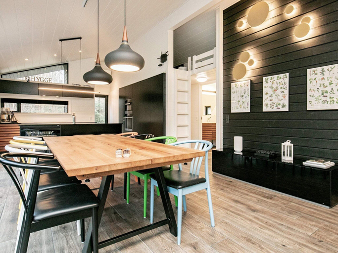 Dining 4, 5 Star Holiday Home in Bogense, Nordfyns