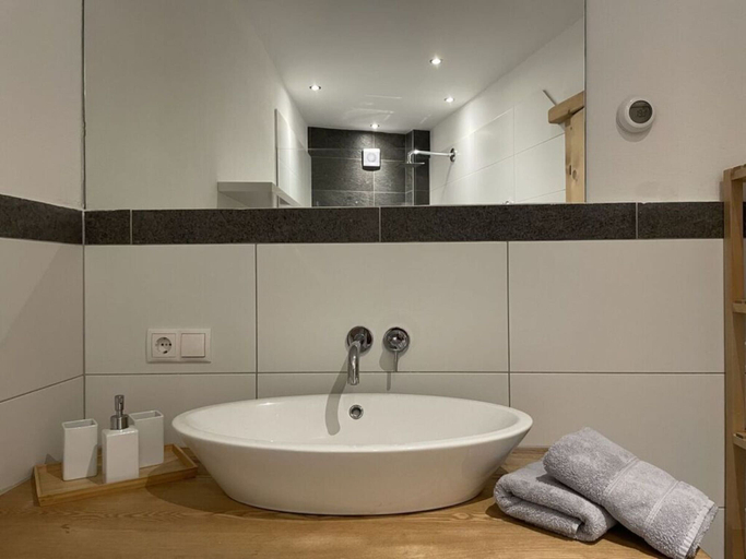 Bathroom 4, Holiday Apartment Alpengluhen, Innsbruck Land