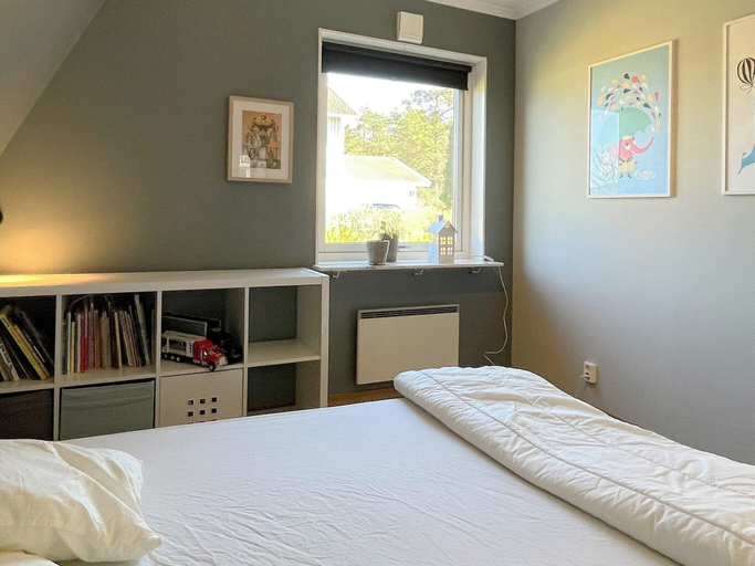 Room 5, 6 Person Holiday Home in Torslanda-by Traum, Göteborg