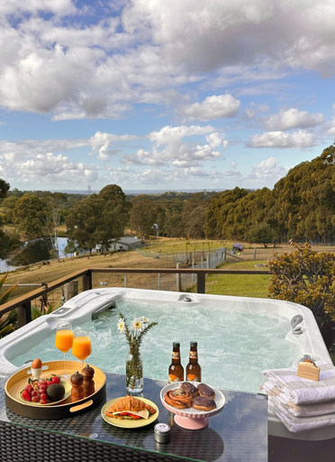 Sport & Beauty 4, Blueberry Hills on Comleroy, Hawkesbury