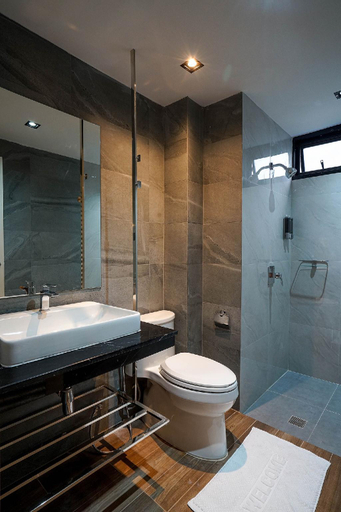 Bathroom 12