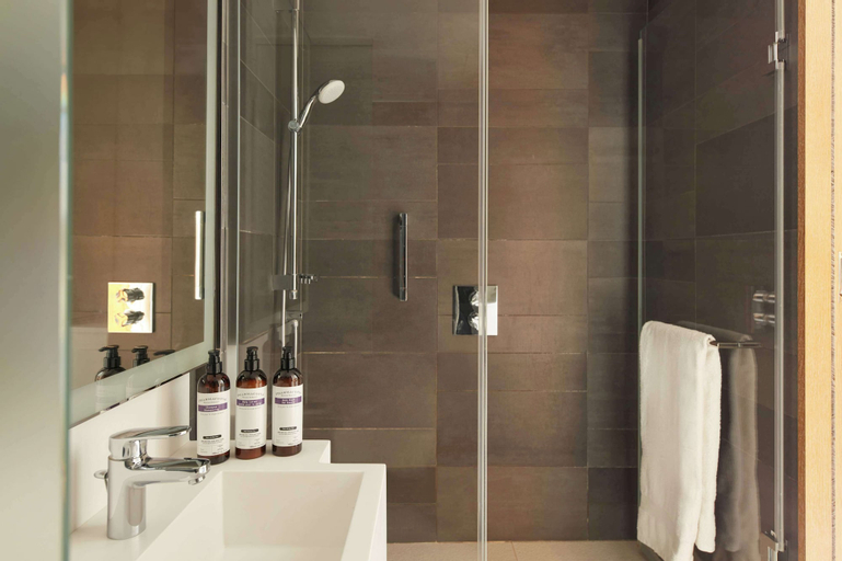 Bathroom 26