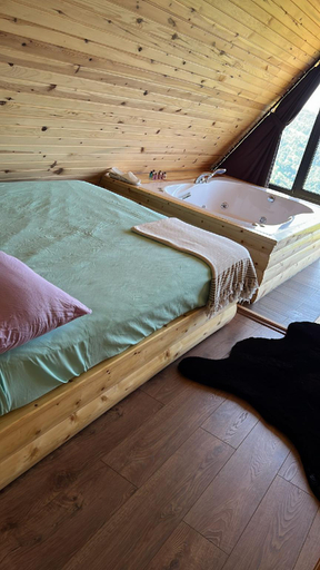 Others 3, Dudu Bungalov, Pazar