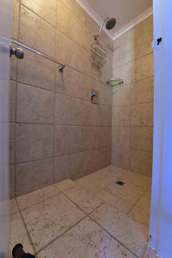 Bathroom 2, Kalbarri Villa, Northampton