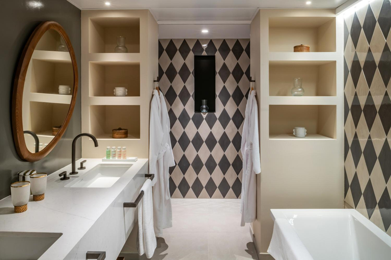 Bathroom 5, La Chartreuse de Dauzac, Gironde