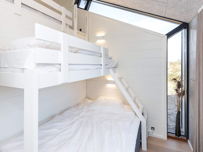 Room 2, 8 Person Holiday Home in Hirtshals, Hjørring