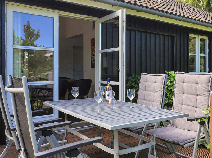 Dining 3, 8 Person Holiday Home in Hals, Aalborg