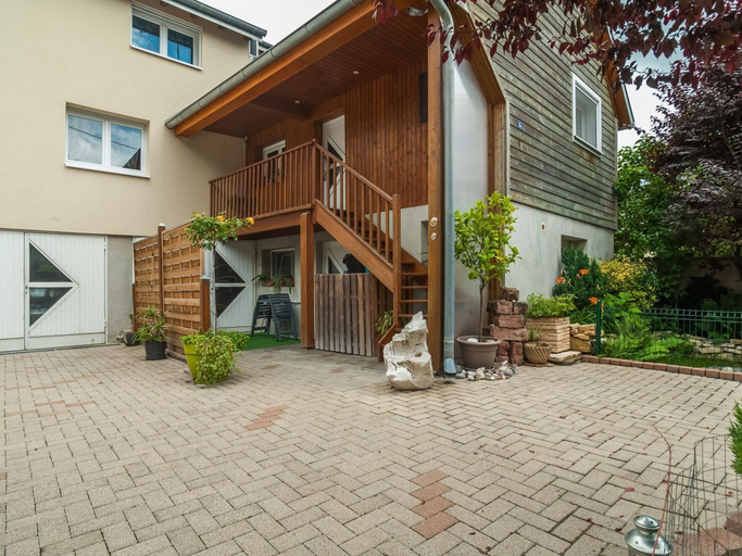 Exterior & Views 2, Swanky Cottage in Saasenheim With Balcony, Bas-Rhin