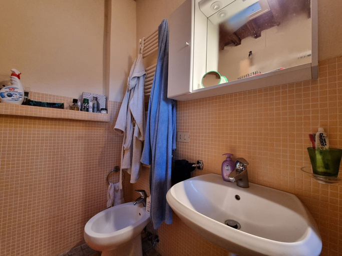 Bathroom 2, Apartment in Orbicciano With Pool, Lucca