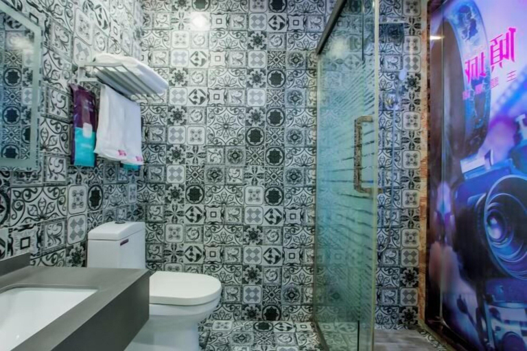 Bathroom 3, Yueyang Qingcheng Theme Hotel, Yueyang