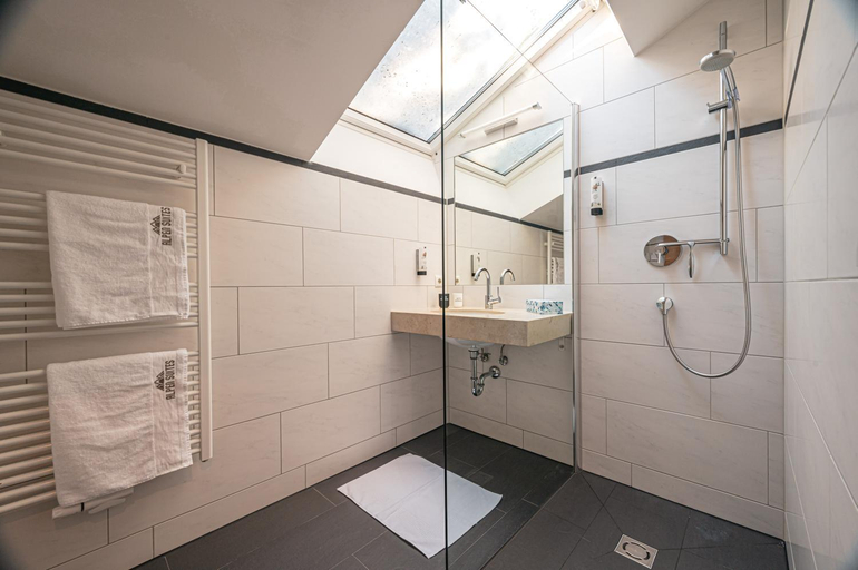 Bathroom 2, Alpen Suites Brandnertal, Bludenz