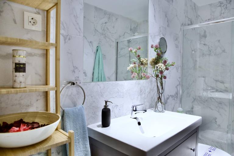 Others 4, Exclusive Apartment in Historic Center, Madrid