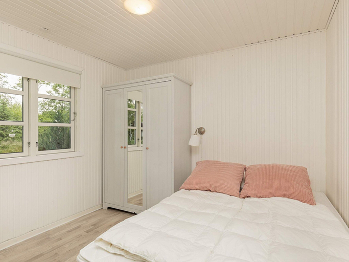 Room 5, 4 Person Holiday Home in Hals, Aalborg