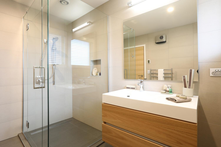 Bathroom 2, The Lodges At Transport World, Invercargill