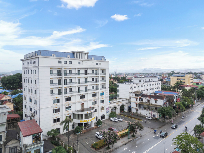 Exterior & Views 12
