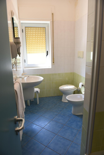 Bathroom 5, Grand Hotel Delle Terme, Cosenza