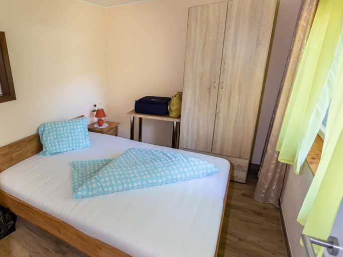 Bedroom 2, Bungalow by Lake Ossiach With Mountain Views, Feldkirchen