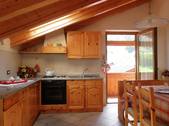 Private kitchen 3, Apartment in Celledizzo Near Ski Area, Trento