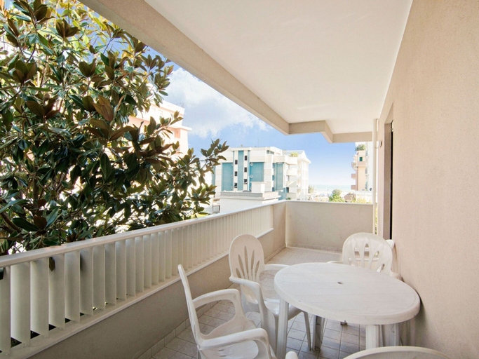 Dining 5, Belvilla by OYO Fucini Sette, Rimini
