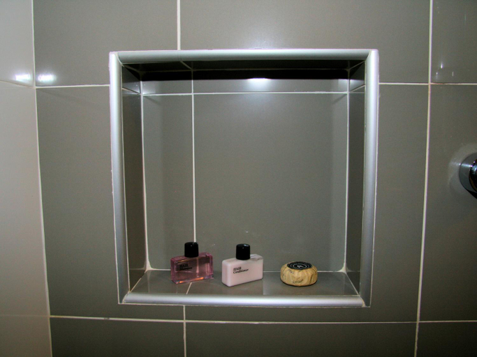 Bathroom 3, Chaucer Palms Boutique B&B, Newcastle - Throsby