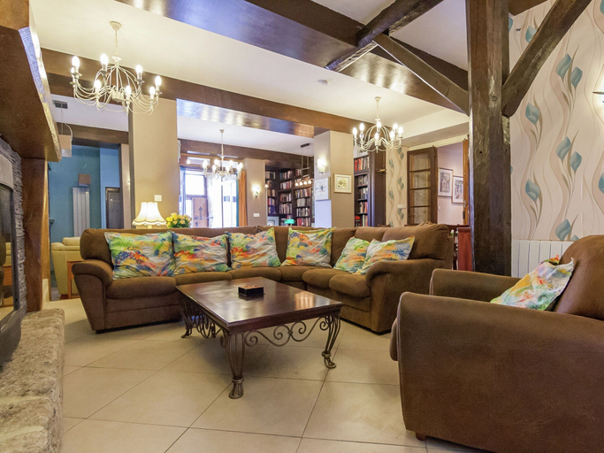 Others 3, Spacious House With Heated Pool and Sauna, Dordogne