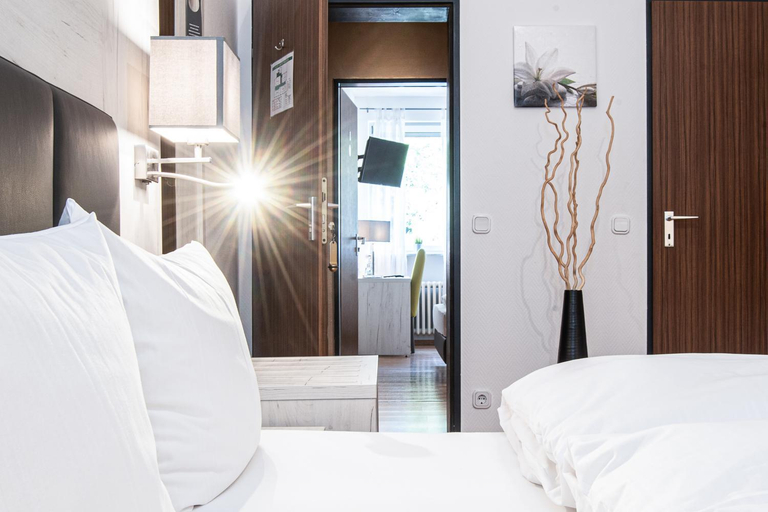 Bedroom 2, Hotel Ehranger Hof, Trier