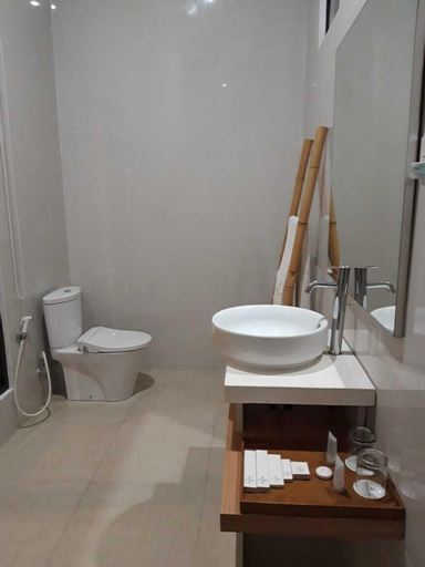 Bathroom 25