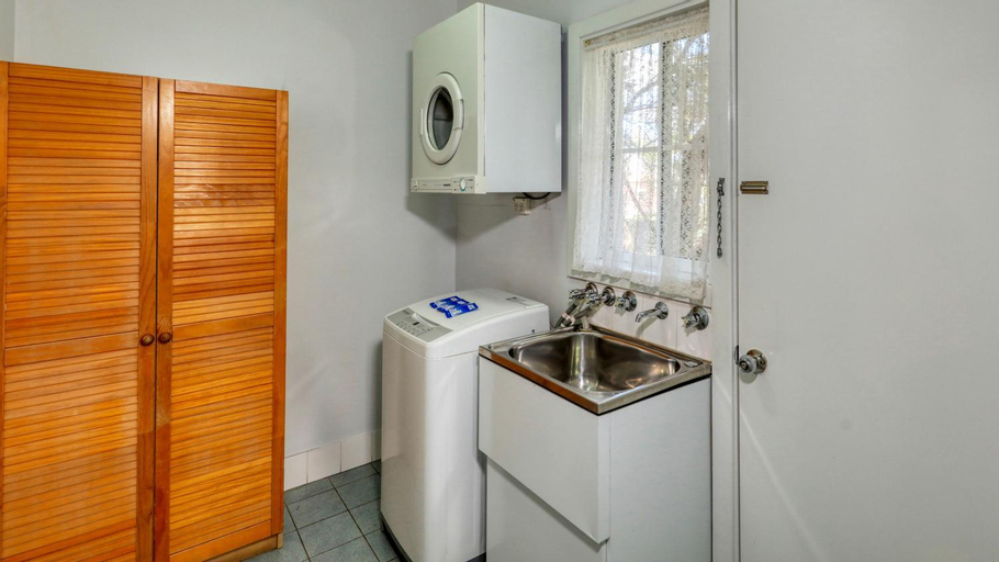 Bedroom 2, Colonial Motel & Apartments, Young