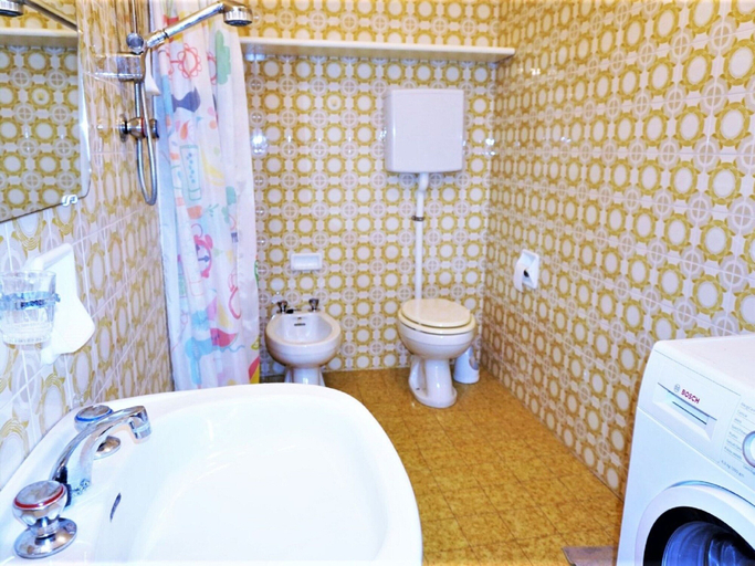 Bathroom 4, Sea-view Apartment in Caorle for 5, Venezia