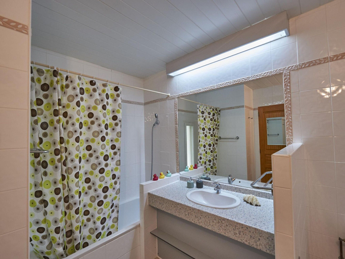 Bathroom 4, Pet-friendly Home w/ Garden, Aude