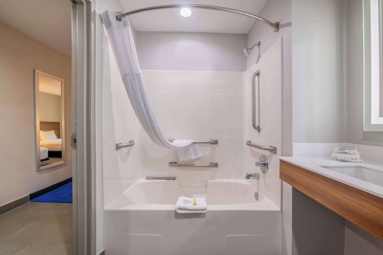 Bathroom 4, Microtel Inn & Suites by Wyndham Anderson/Clemson, Anderson