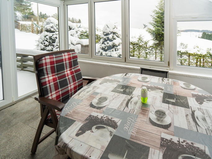 Dining 2, Cozy Holiday Home With Terrace and Garden, Ilm-Kreis