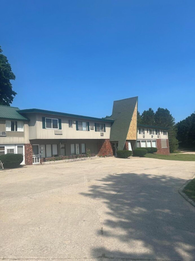 Exterior & Views 2, Lost Pines Lodge, Wexford