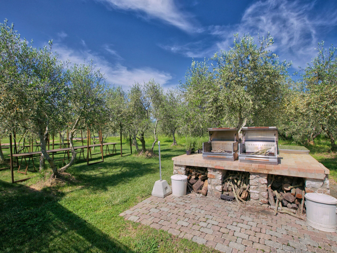 Property grounds 5, Holiday Home in Braccagni With Wellness & Golf, Grosseto