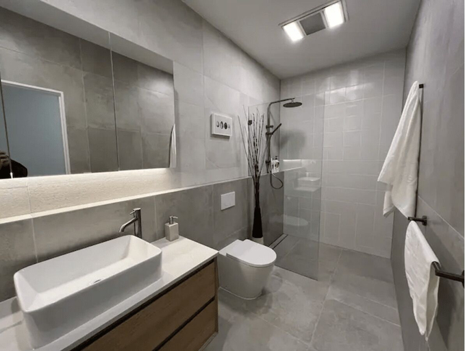 Bathroom 3, Macquarie Guest House, Sydney
