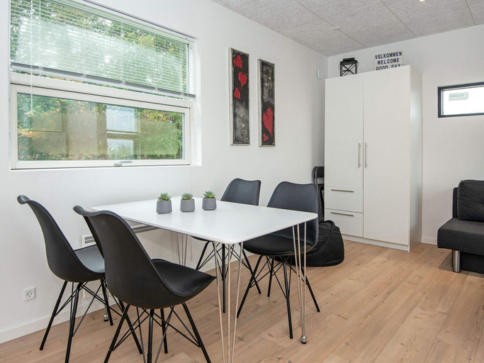 Dining 2, 5 Person Holiday Home in Ansager, Varde