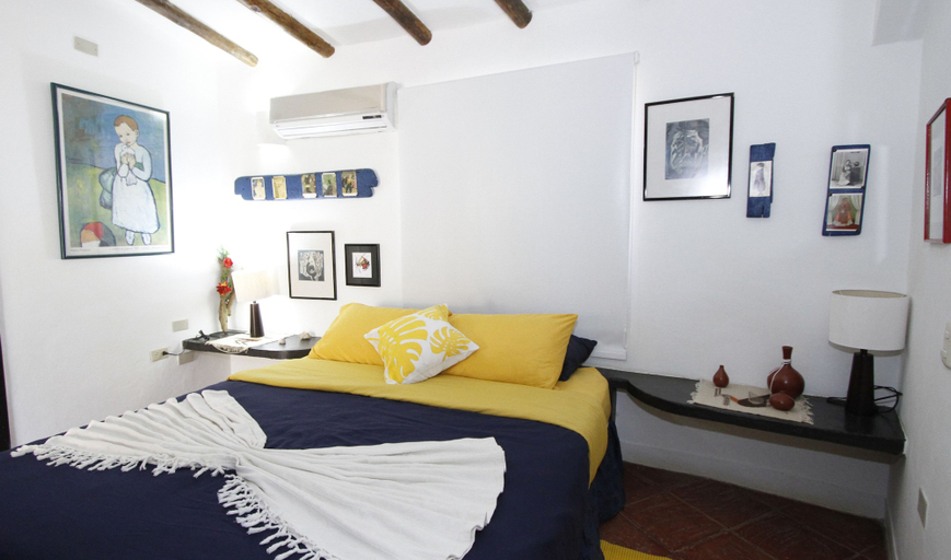 Bedroom 2, Stevie WonderLand, Díaz