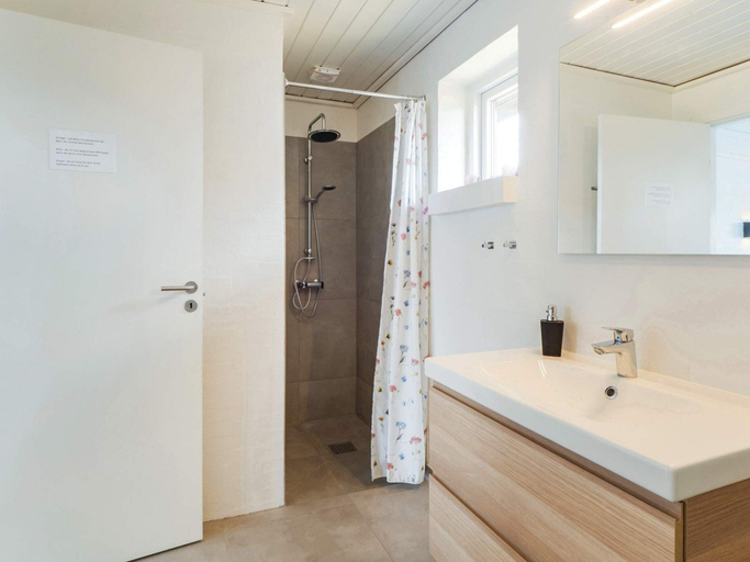 Bathroom 2, 5 Star Holiday Home in Thisted, Thisted