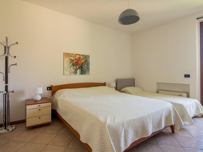 Room 5, Apartment in Lazise Near Lake Garda, Verona