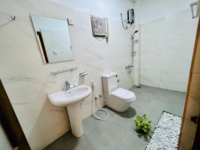 Bathroom 5, Heaven Breeze, K.F.G. & G. Korale
