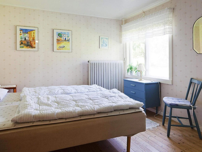 Room 5, 4 Star Holiday Home in Bralanda, Vänersborg