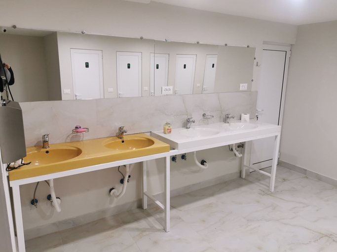 Bathroom, GM Tirana Hostel, Tiranës