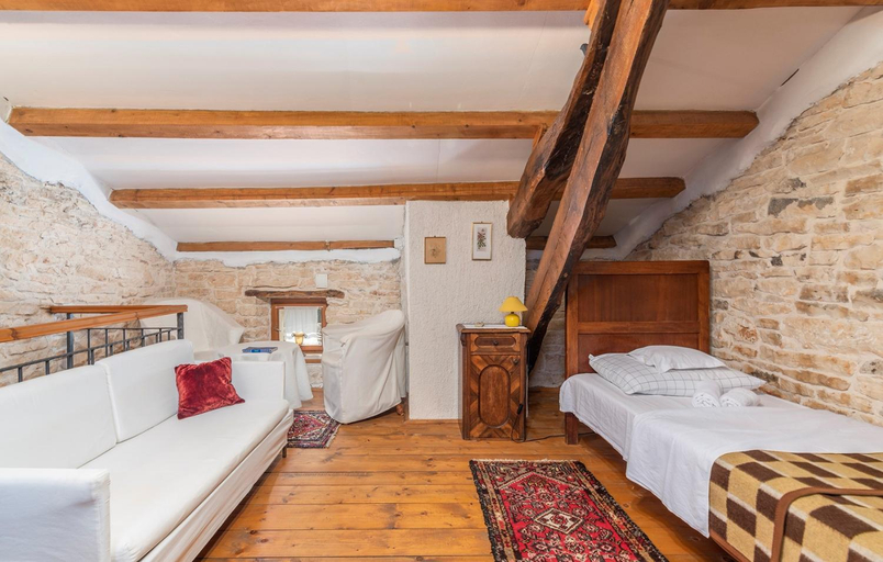 Bedroom 2, House Peresiji, Svetvinčenat