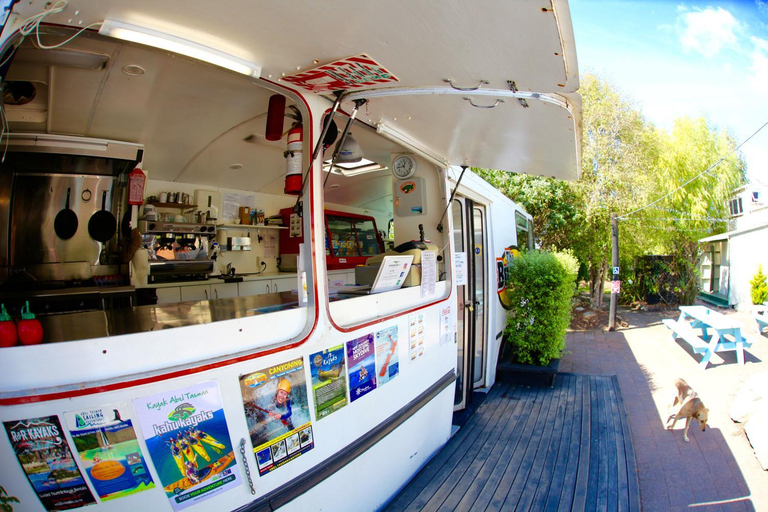 Public Area, Adventure Inn Marahau, Tasman