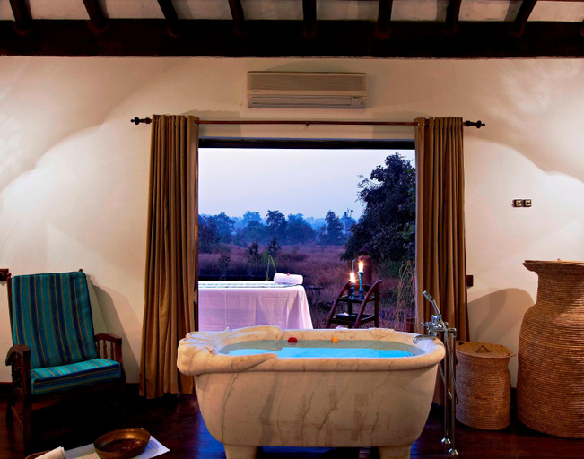 Bathroom 4, Samode Safari Lodge, Umaria