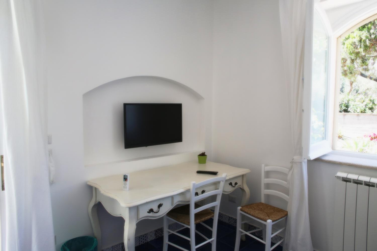 Others 4, Avocado B&B Beyond, Messina